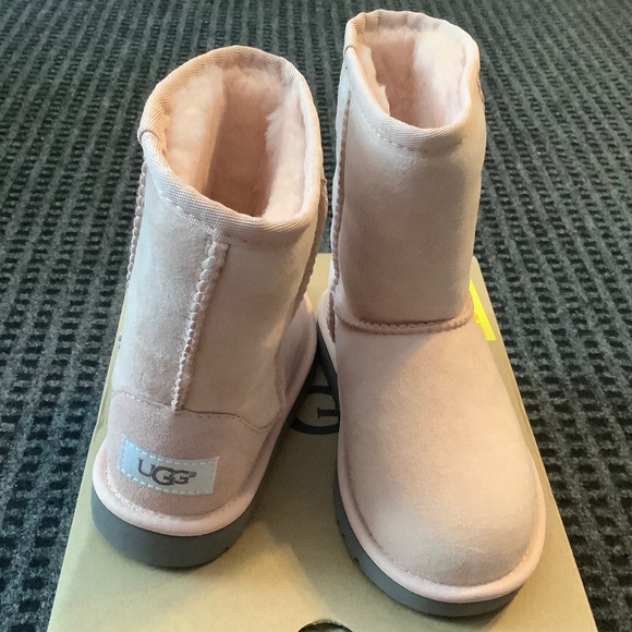 Ugg Uggs Classic toddler girls baby pink boots 12